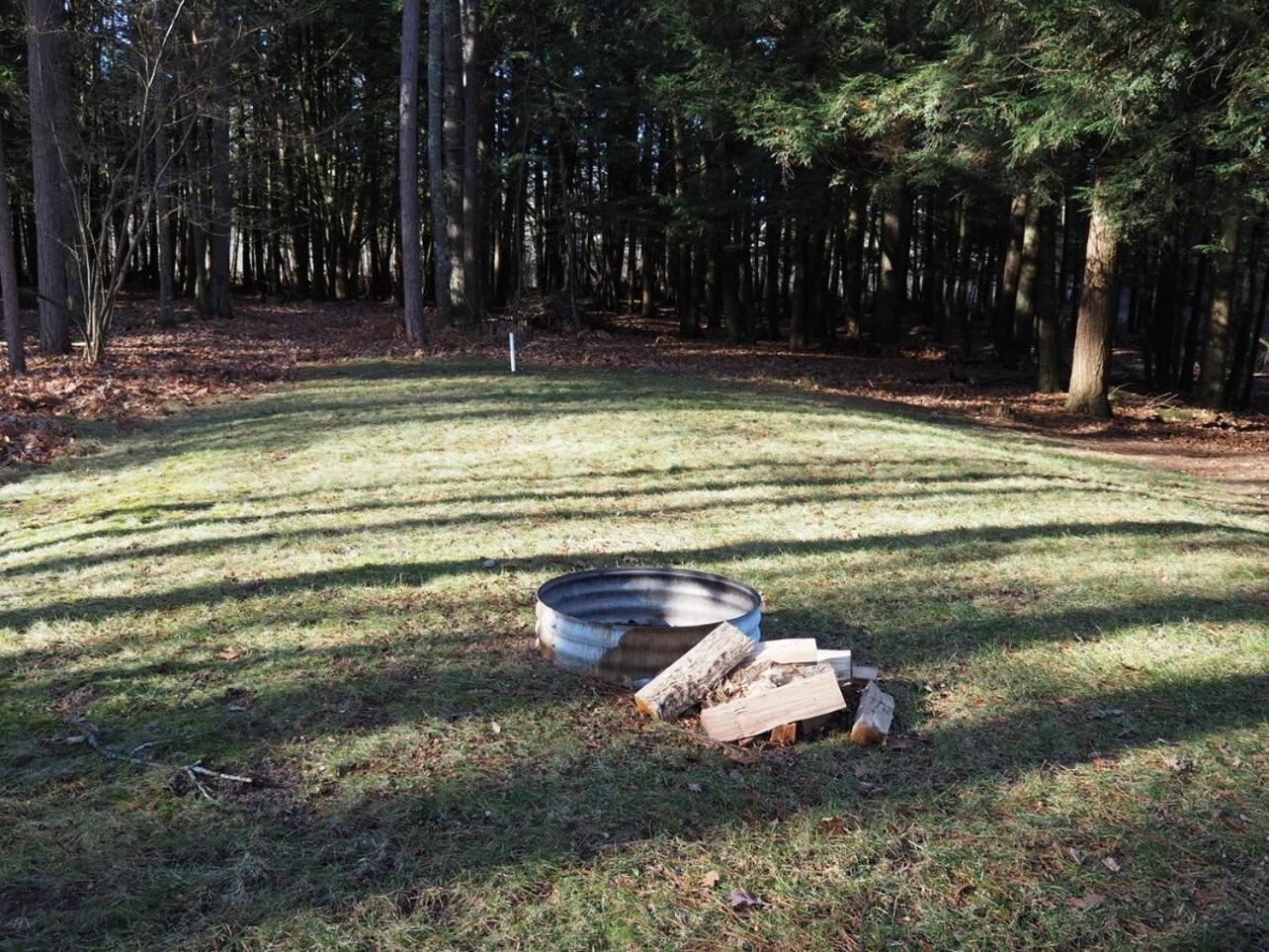The Green Lake Getaway - Shared Lake Access! Interlochen Экстерьер фото