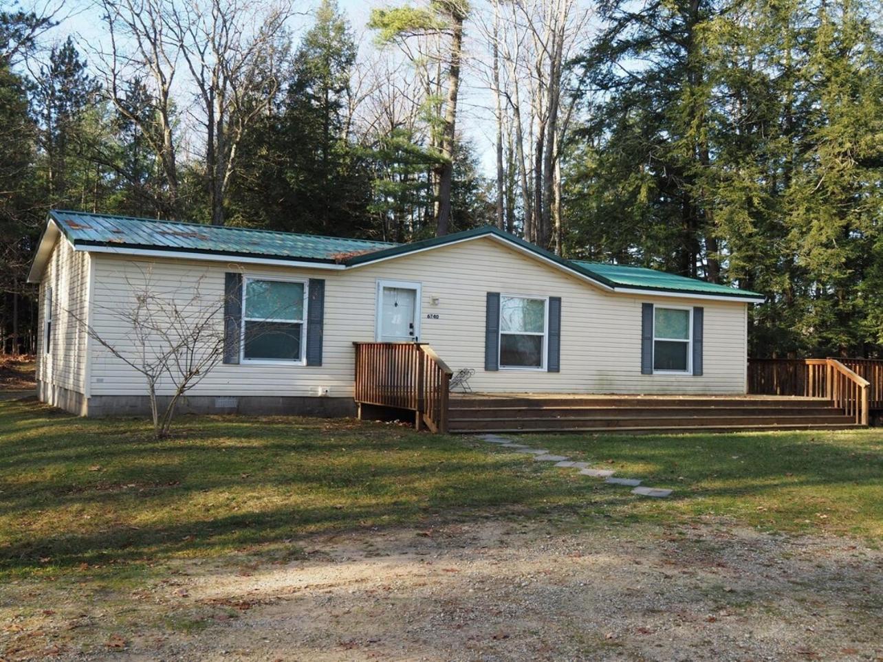The Green Lake Getaway - Shared Lake Access! Interlochen Экстерьер фото