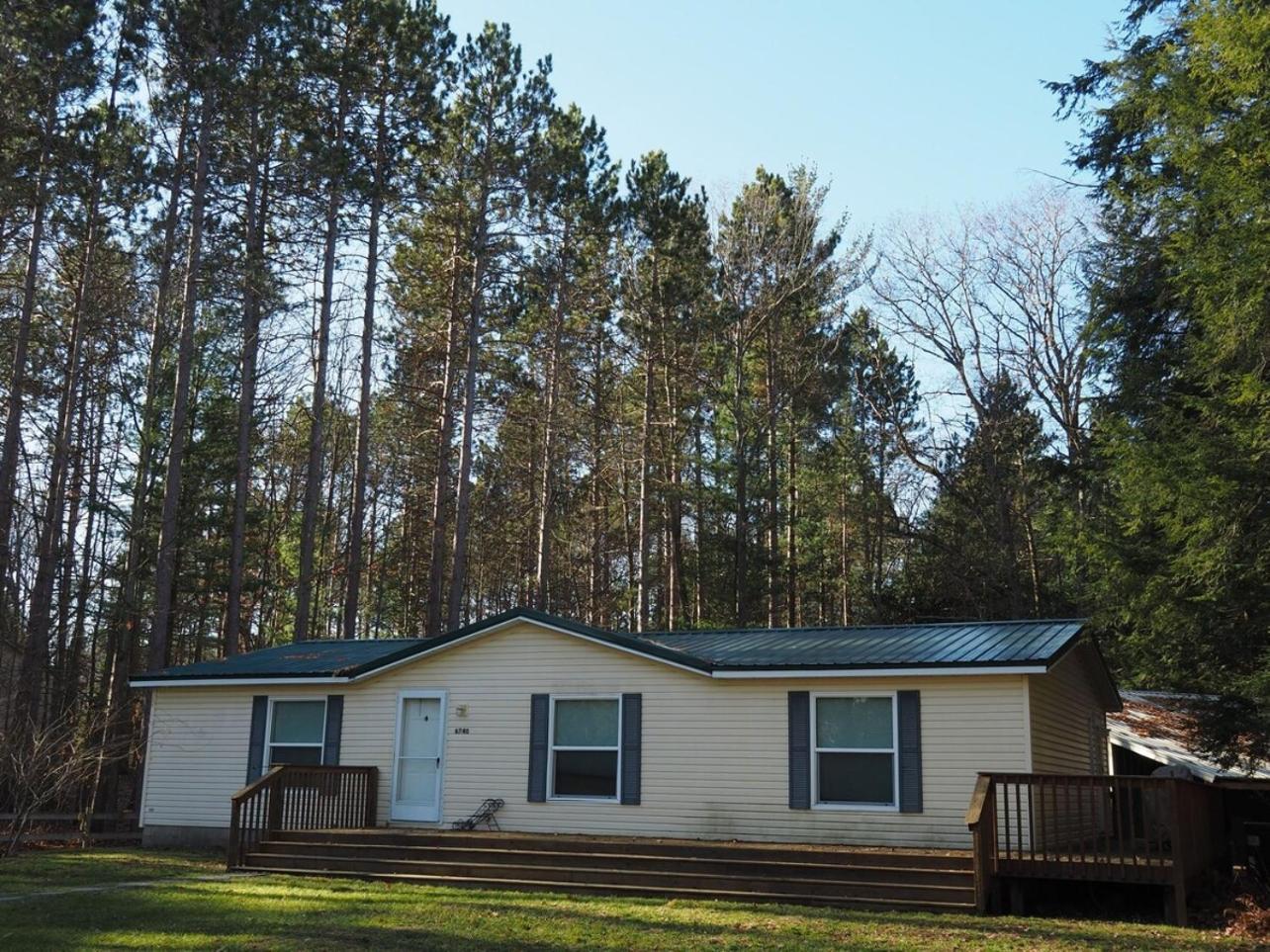 The Green Lake Getaway - Shared Lake Access! Interlochen Экстерьер фото